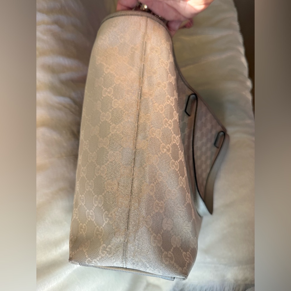 ✨Authentic ✨ Gucci Shimmering Silver Tote Bag - Picture 5 of 16